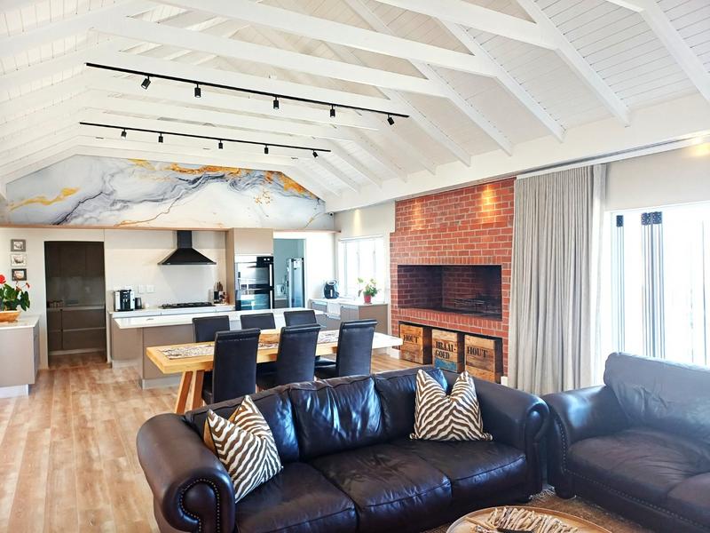 5 Bedroom Property for Sale in Pearl Bay Western Cape